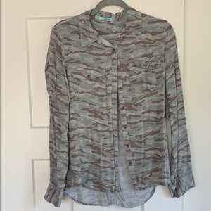 {Maurices} Women's Camouflage Button-Down Shirt